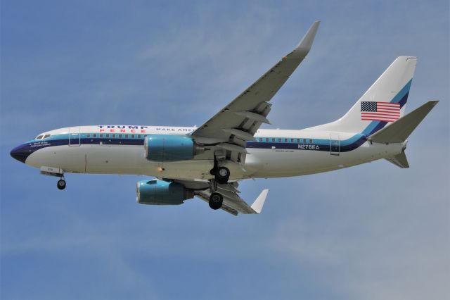 Boeing 737-700 (N278EA) - Bringing Governor Pence back from the Republican National Convention. Landing 23-R earlier this afternoon 7-22-16. Fresh out of the paint shop with new Titles "Trump - Pence" "Make America Great Again" and on the nose "Spirit of the American Soldier"