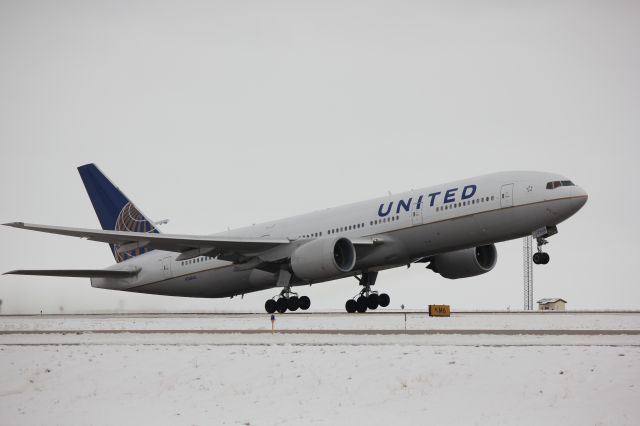 Boeing 777-200 (N768UA) - Taking off from 17R.