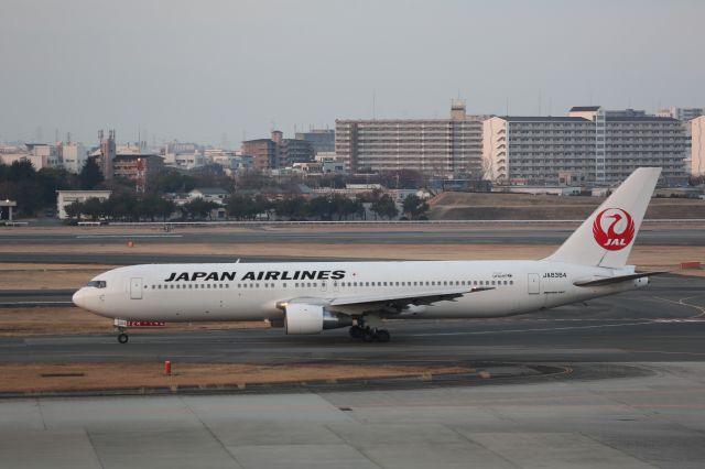 BOEING 767-300 (JA8364)