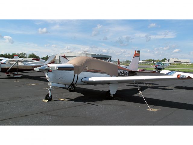 Beechcraft 35 Bonanza (N7525N) - A nice Bonnie.