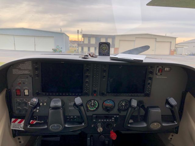 Cessna Skyhawk (N384MC) - N384MC cockpit outside Aero-Tech Services before preflight. Recently added to the Aero-Tech Services fleet.