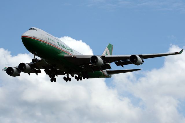 Boeing 747-400 (B-16409)