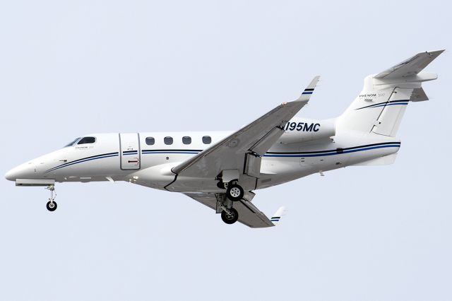 Embraer Phenom 300 (N195MC)