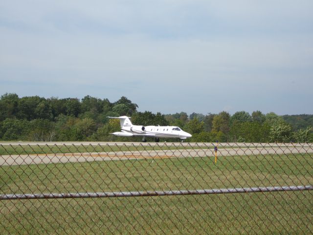 Learjet 35 (N986SA) - Learjet 35 taxiing back to its hangar after landing at Washington County.