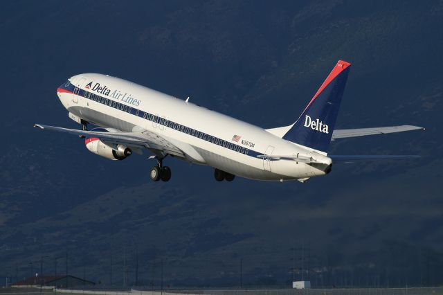 Boeing 737-800 (N387DA)