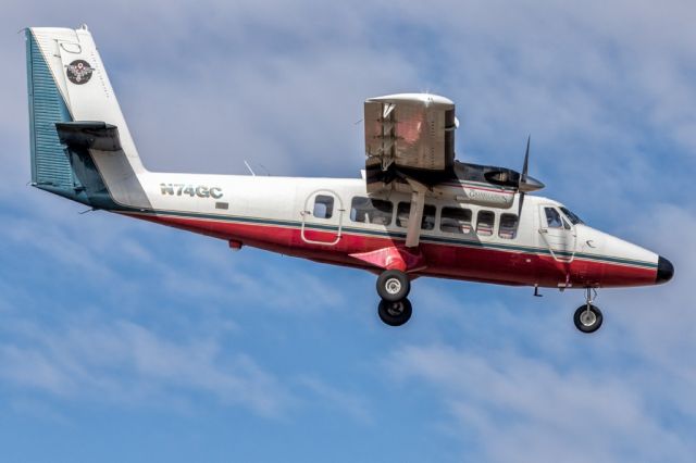De Havilland Canada Twin Otter (N74GC) - CVU74 on final for 35L from BOI.
