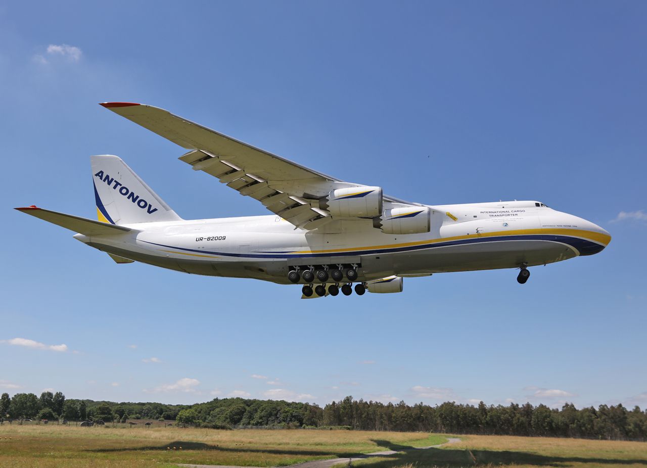 Antonov An-124 Ruslan (UR-82009) - Finale 03 à Nantes le 24 juin 2016