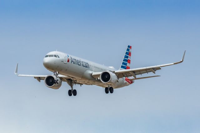 Airbus A321neo (N436AN) - An American Airlines A321 neo landing at PHX on 3/11/23. Taken with a Canon R7 and Canon 100-400 EF L II lens.