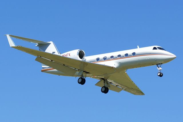 Gulfstream Aerospace Gulfstream IV (N147X) - 12R approach