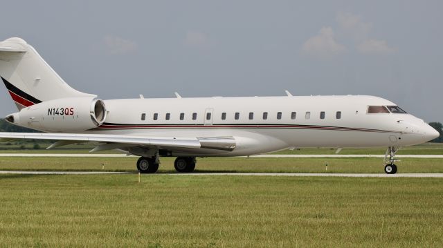 Bombardier Global Express (N143QS) - EJA143 taxiing to 27 for departure to Phoenix. br /br /N143QS is a 2012 Bombardier Global 6000, SN 9499, owned/operated by NetJets. 7/24/23.