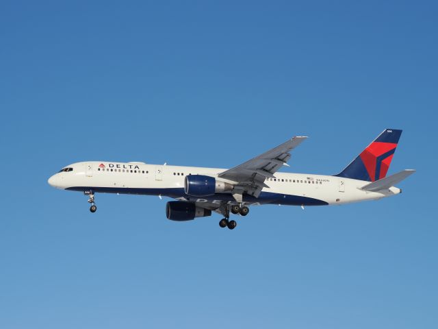 Boeing 757-200 (N666DN) - Out for a quick spot to catch this aircraft.