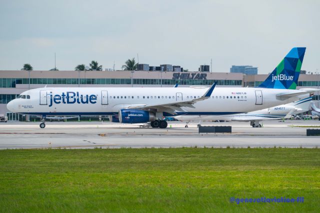 Airbus A321 (N957JB) - Heavy overcast day observation of departing taxi of JetBlue A32 at FLL airport.  The observation park is at-1800 SW 39th St, Fort Lauderdale, FL 33315