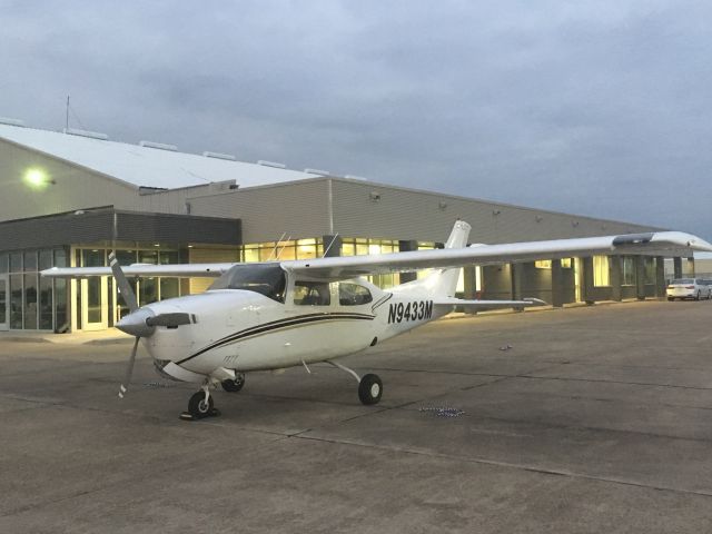 Cessna Centurion (N9433M)