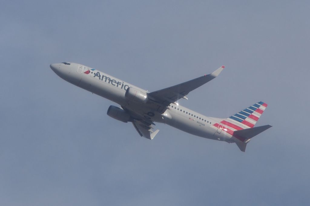 Boeing 737-700 (N925AN)