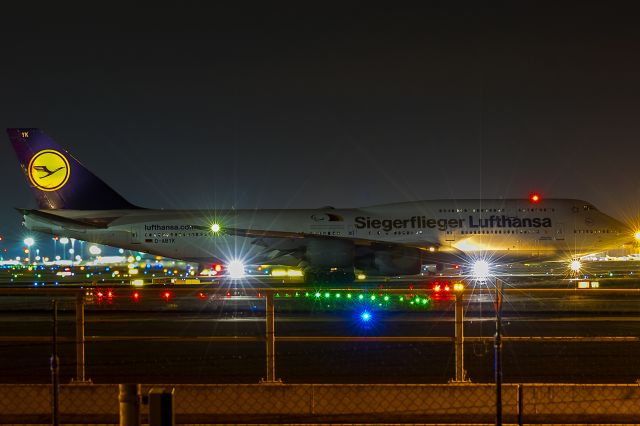 BOEING 747-8 (D-ABYK) - with headlights from 2 other planes!