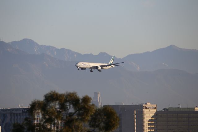 BOEING 777-300ER (B-KQN)