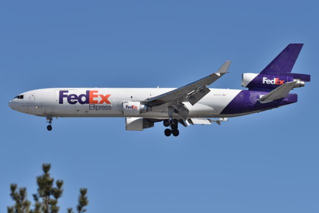 Boeing MD-11 (N523FE) - Runway 32 arrival 02-19-22