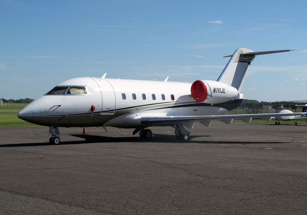 Canadair Challenger (N111JL)