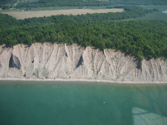 Cessna Commuter — - Cliffs on L.Ontario