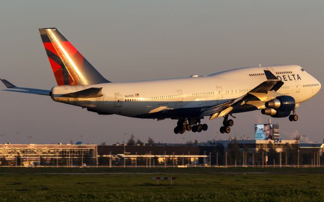 Boeing 747-400 (N669US) - Sunrise at the Kaagban