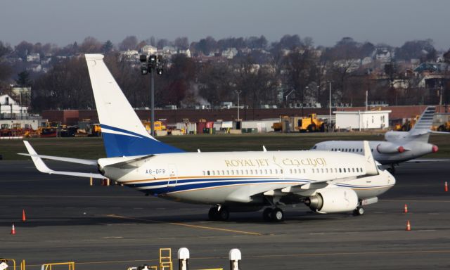 Boeing 737-700 (A6-DFR)