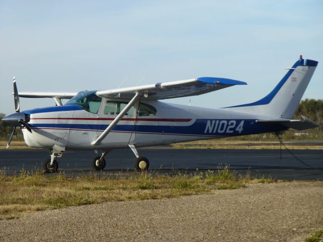 Cessna Centurion (N1024)