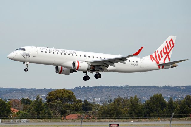 Embraer ERJ-190 (VH-ZPD) - About to put down on runway 05. Thursday, 8th May 2014.