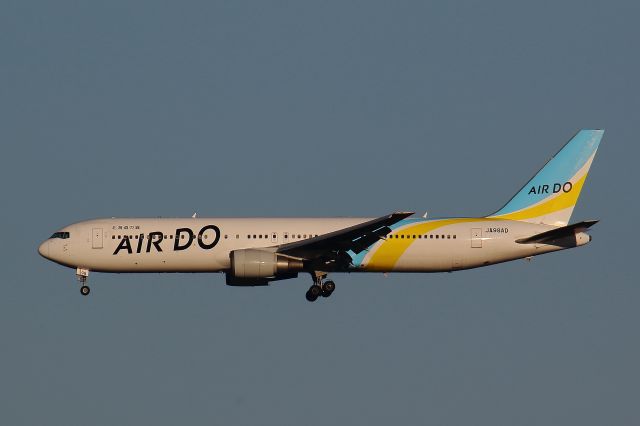 BOEING 767-300 (JA98AD)