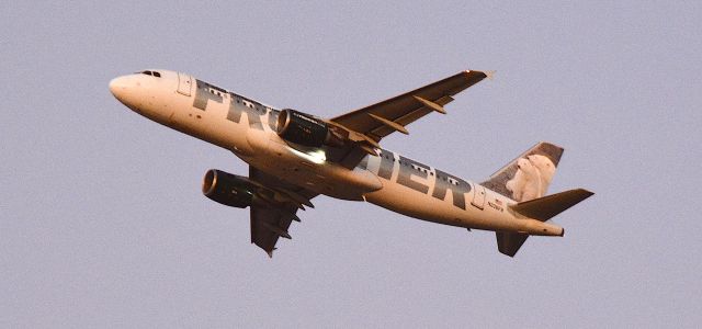 Airbus A320 (N206FR) - Climbing out at dusk en route to DEN