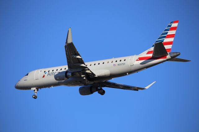 EMBRAER 175 (long wing) (N507SY)