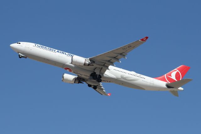 Airbus A330-300 (TC-JOI) - 23/02/2022: Flight to Istanbul (IST)  after T/O from runway 26.
