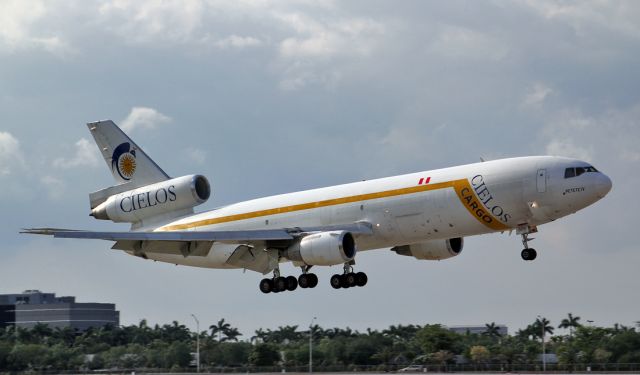 McDonnell Douglas DC-10 (N305FE)