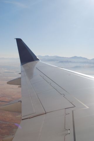 Embraer 175 (N282SY)