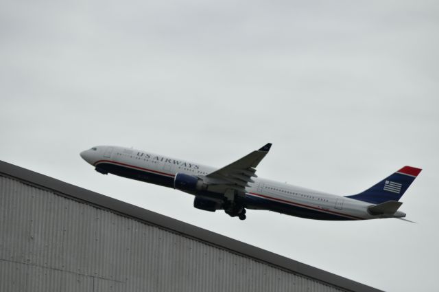 Airbus A330-300 —