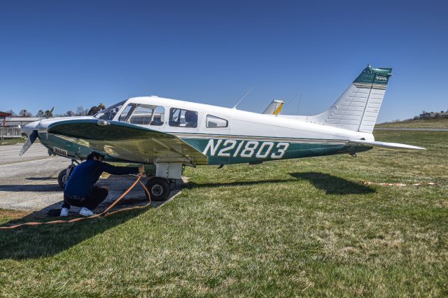 Piper Cherokee (N21803)