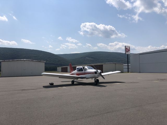 Piper Cherokee (N611VM)