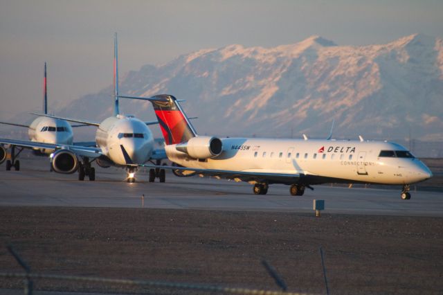 Canadair Regional Jet CRJ-200 (N445SW) - Airbus, Boeing, Bombardier. 