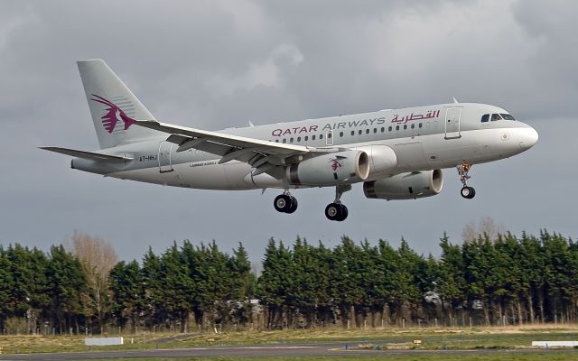 Airbus A319 (A7-HHJ) - qatar airways a-319cj landing at shannon.