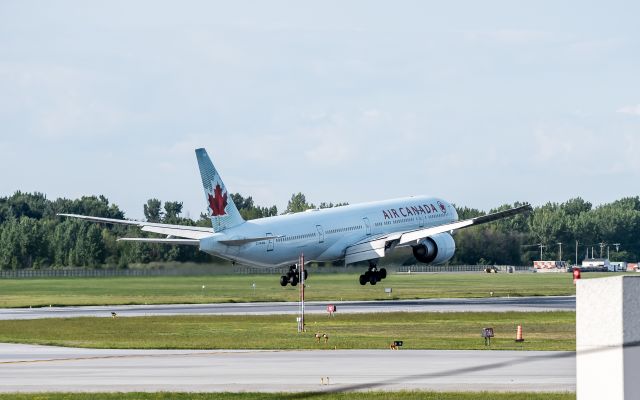 BOEING 777-300 (C-FRAM)