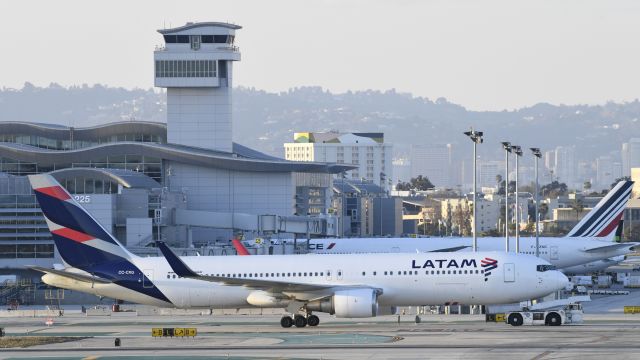 BOEING 767-300 (CC-CXG) - Getting towed to gate at LAX on taxiway Bravo