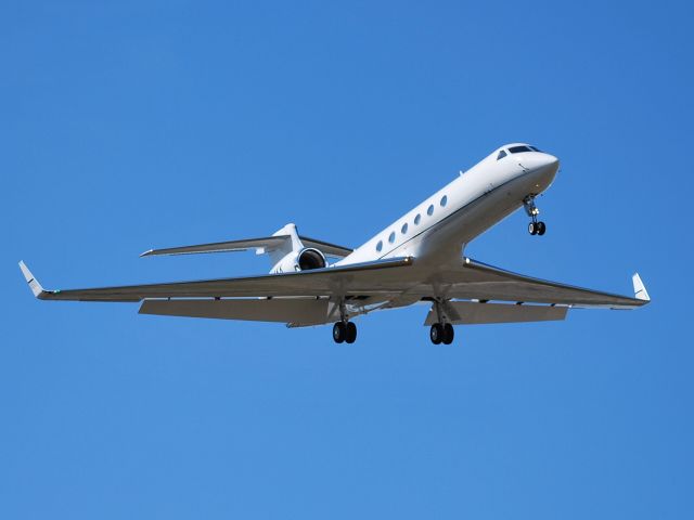 Gulfstream Aerospace Gulfstream V (N144KK) - On final for runway 2 at KJQF - 3/30/09