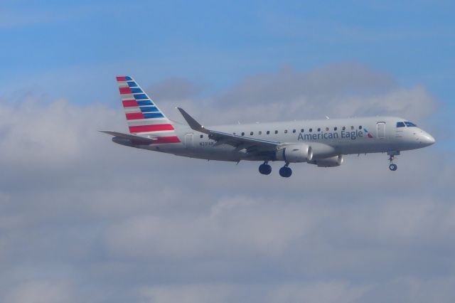 Embraer 170/175 (N231AN)