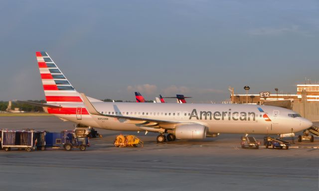 Boeing 737-800 (N950NN) - American Airlines Boeing 737-823(WL) N950NN in Minneapolis 