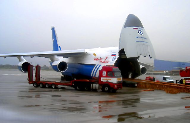 Antonov An-12 — - Antonov 124