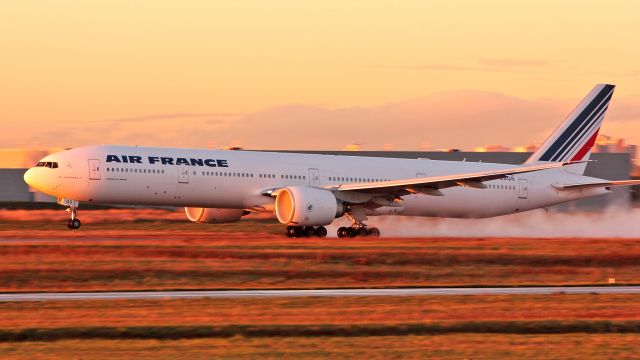BOEING 777-300 (F-GSQS) - Take off at sunset.2012 memory.
