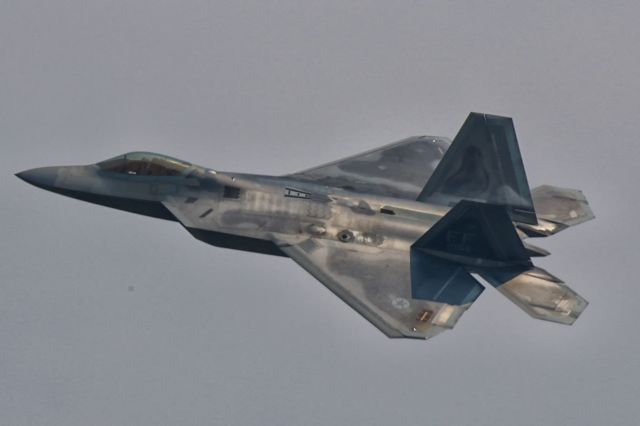 Lockheed F-22 Raptor —