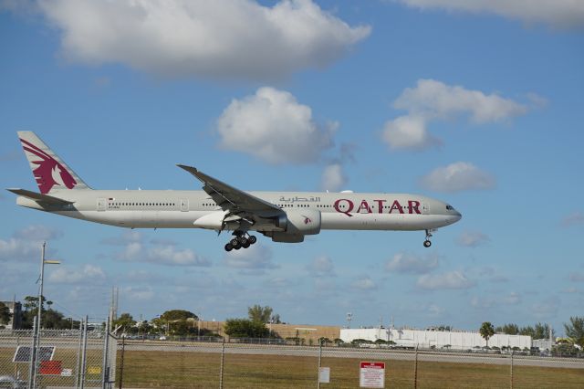 Airbus A330-300 (A7-BFX) - Landing at Miami