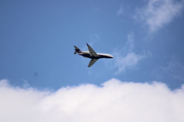 Bombardier Challenger 300 (N542FX)