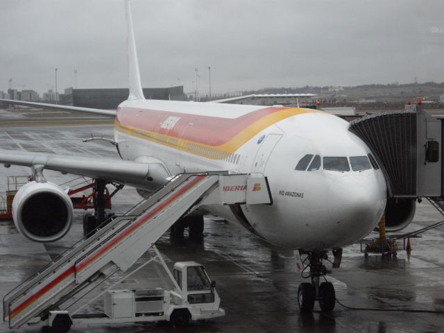 Airbus A340-600 (EC-LEU)