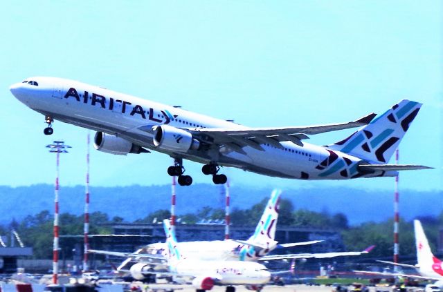 Airbus A330-200 (EI-GGN)